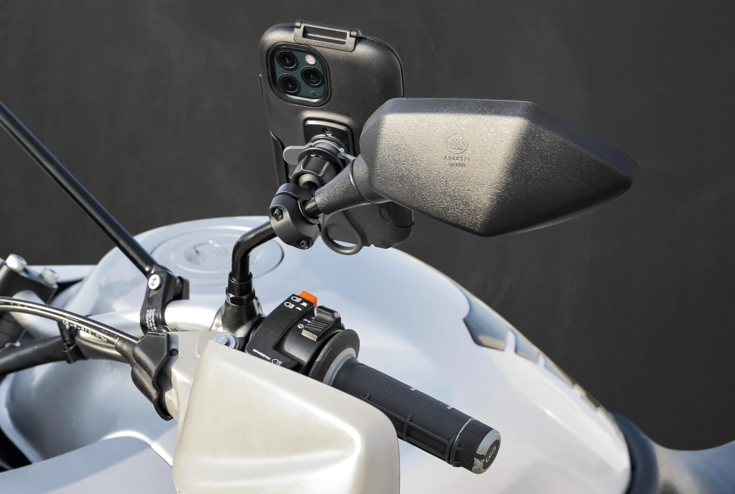 OPTILINE TITAN U TYPE PRO, FIJACIÓN PARA MANILLAR DE ALTA RESISTENCIA - 22 A 28 Mm 2 OPTILINE TITAN U TYPE PRO, FIJACIÓN PARA MANILLAR DE ALTA RESISTENCIA - 22 A 28 Mm - Imagen 2