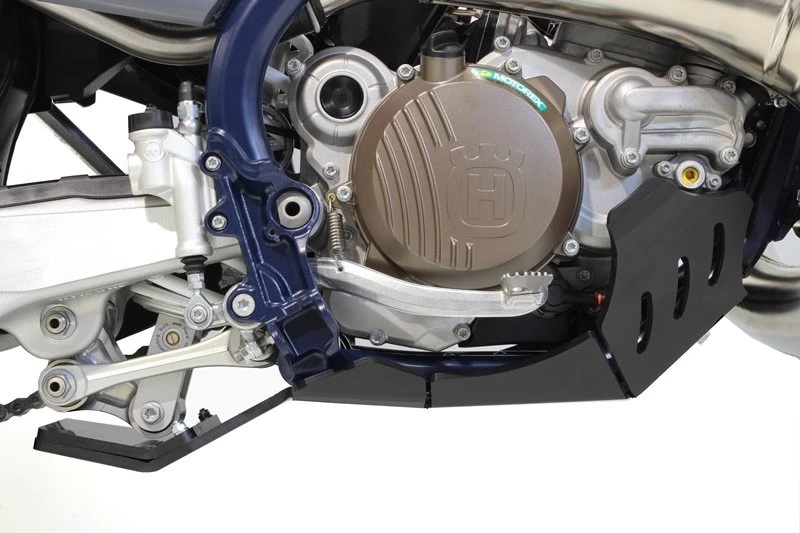 Cubrecarter AXP Enduro Extrem Negro Husqvarna TE250I/TE300I 20/22 GASGAS EC 300/250 22 4 Cubrecarter AXP Enduro Extrem Negro Husqvarna TE250I/TE300I 20/22 GASGAS EC 300/250 22 - Imagen 4